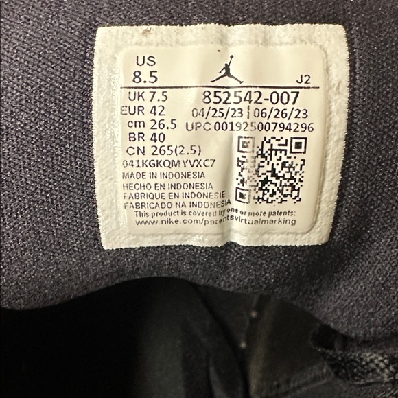 Jordan 1 Mid Patent Black, White & Metallic Gold… - Picture 6 of 11